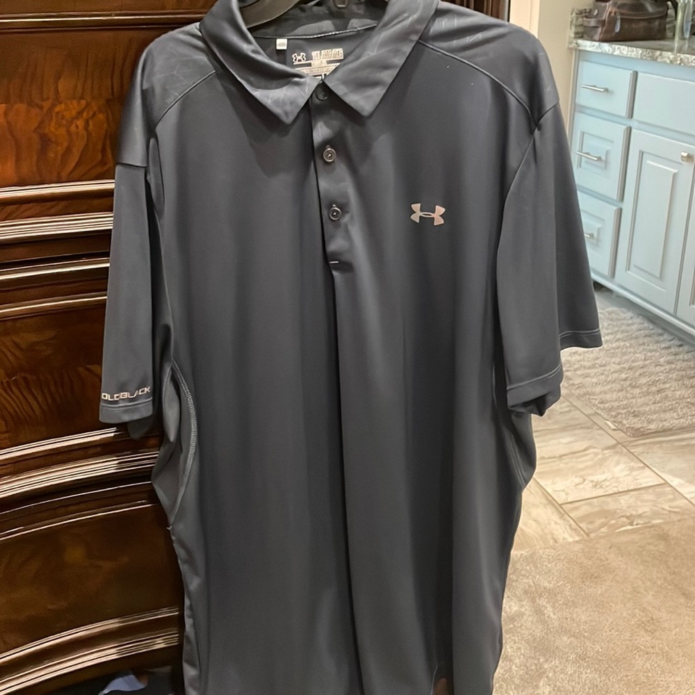 3 Under Armor shirts in great condition! Lightly worn! 2XL